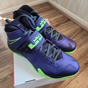 Nike zoom soldier vii size 13 men NEW